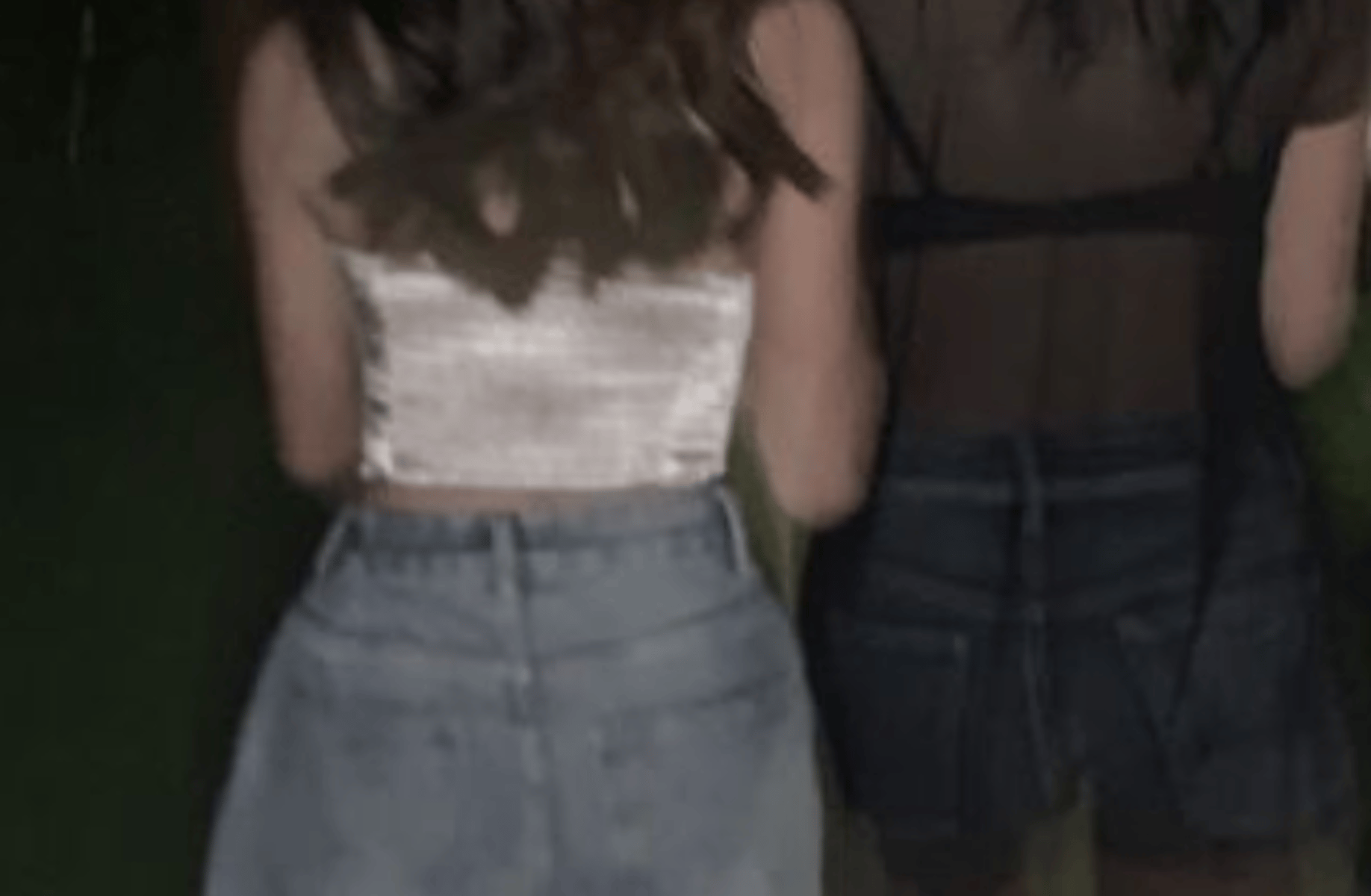 2 hot girls