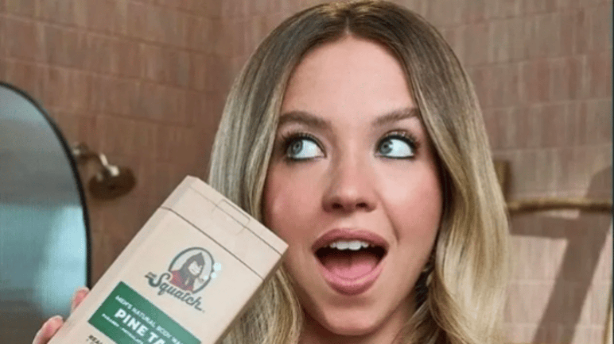 Sydney Sweeney (Genie)