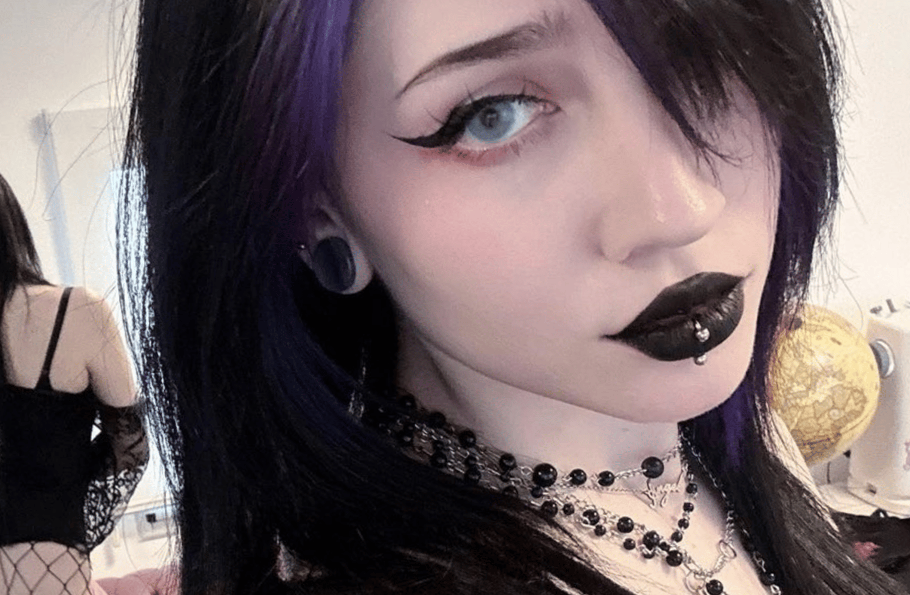 Goth sister (body swap)