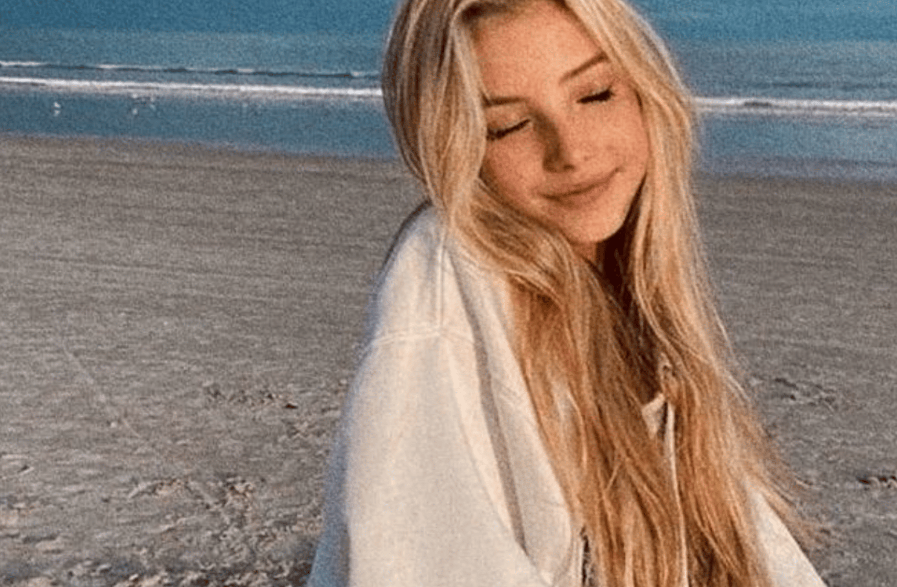 Chloe, beach girl