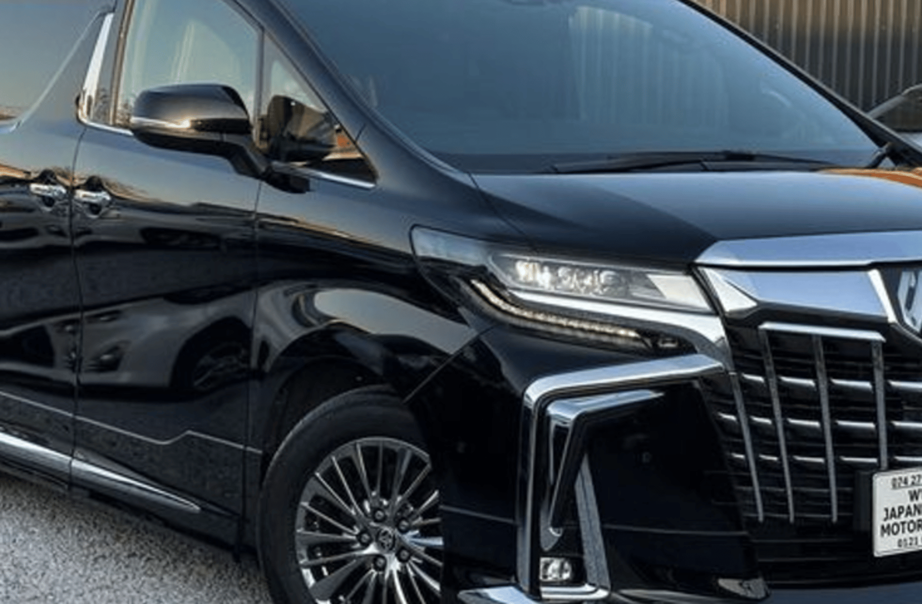 Toyota Alphard hybrid man