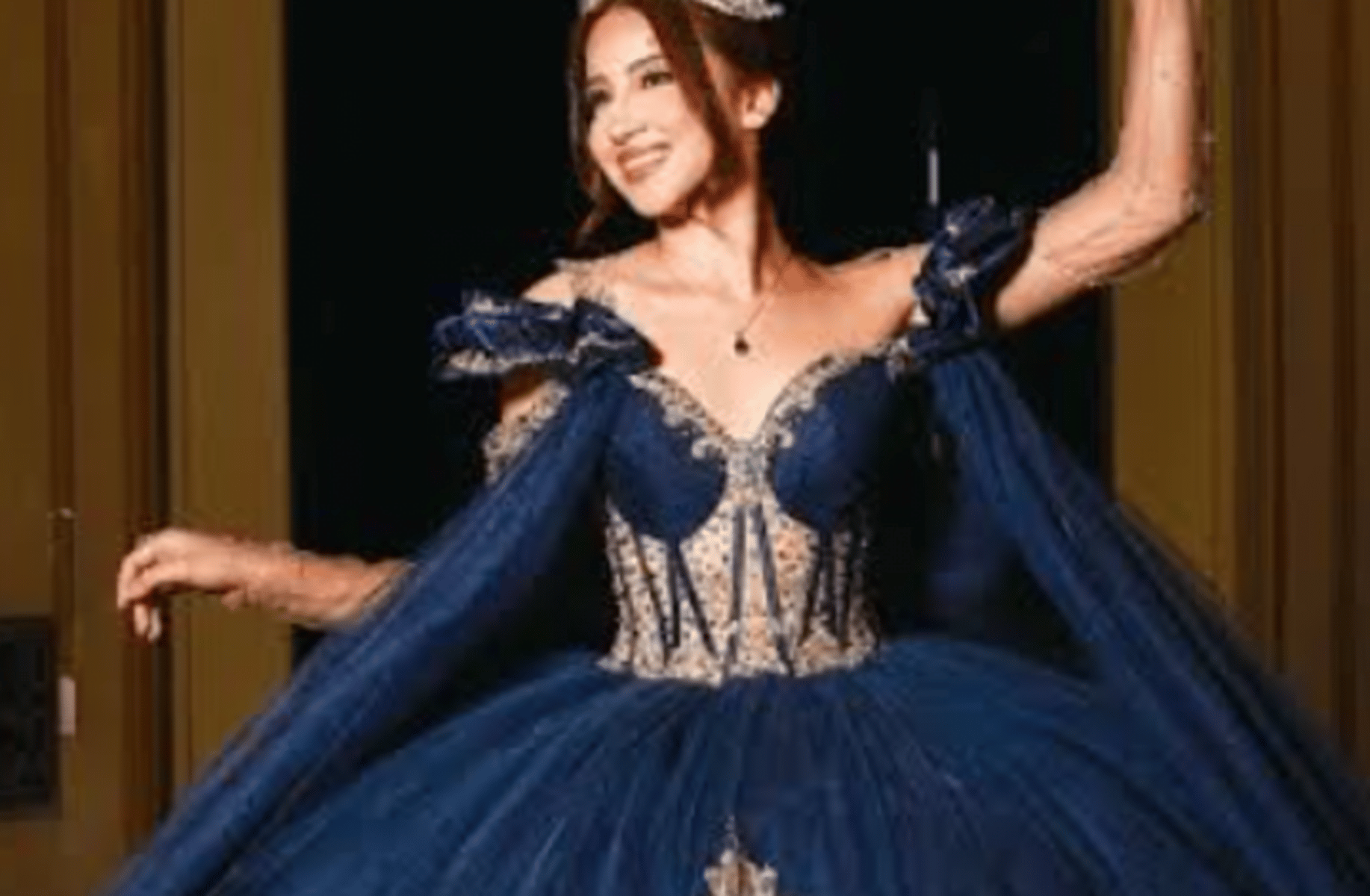 Singer: Emily Grande