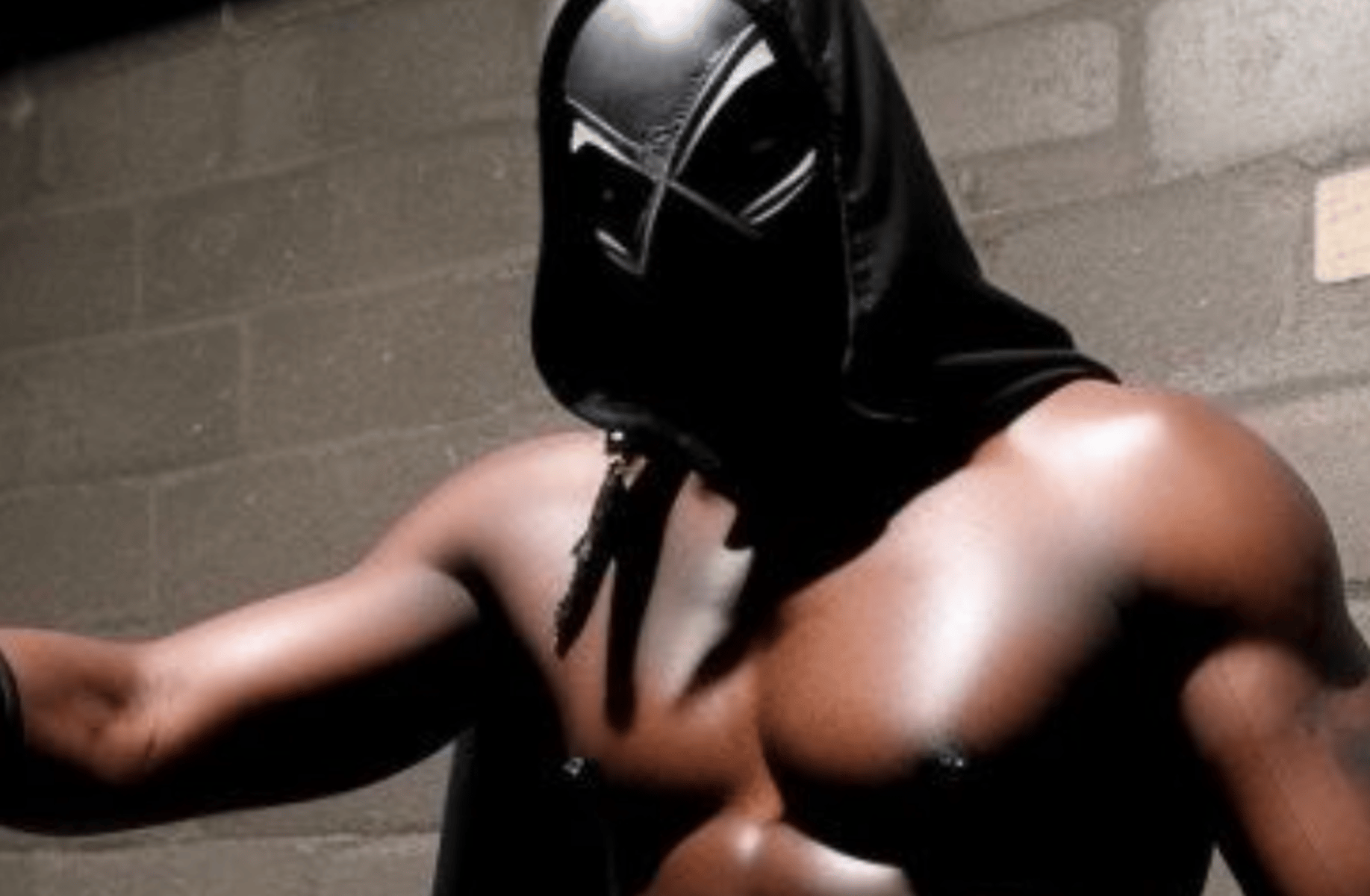 Masked pro-Dom
