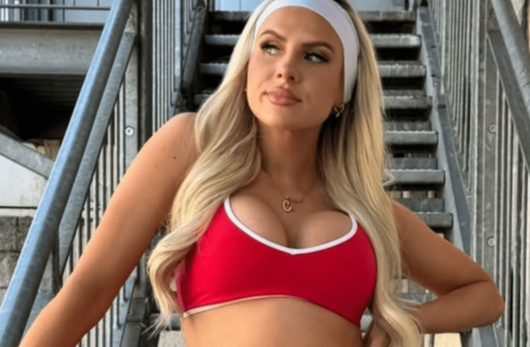 Chloe Burrows
