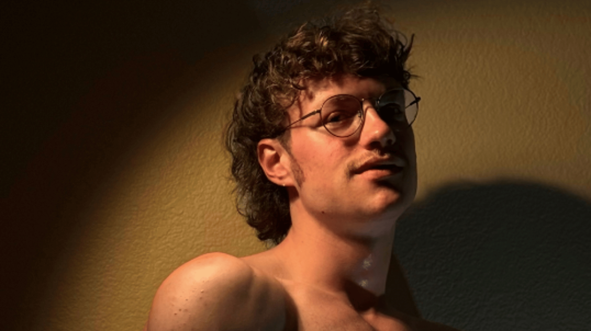 mothy_champagne OF LEAKS