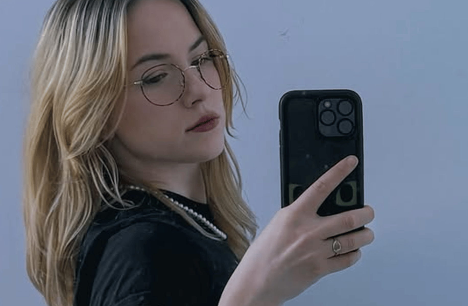 Laura (basic feet girl)