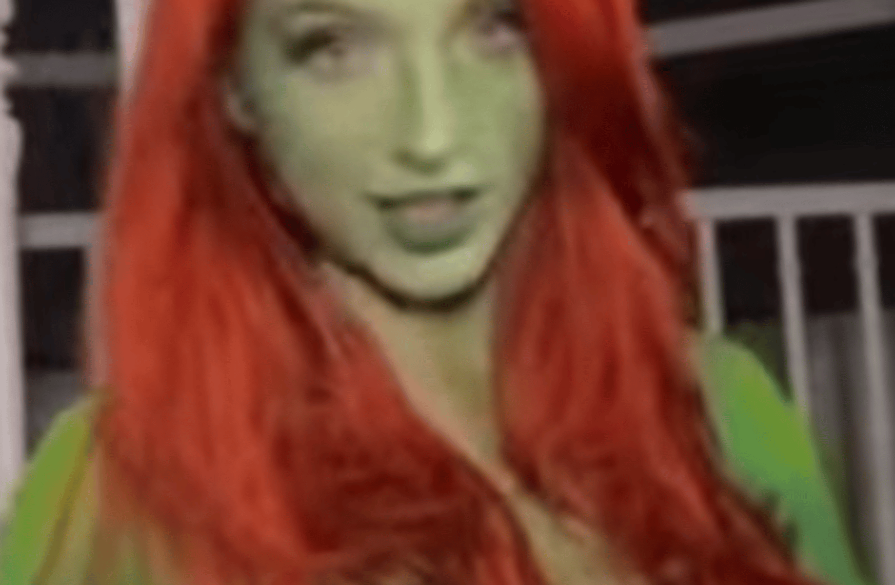 Poison ivy cosplayer