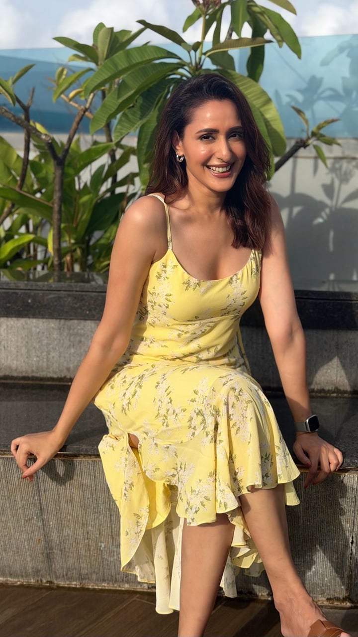 Pragya Jaiswal, Heroine, Mumbai