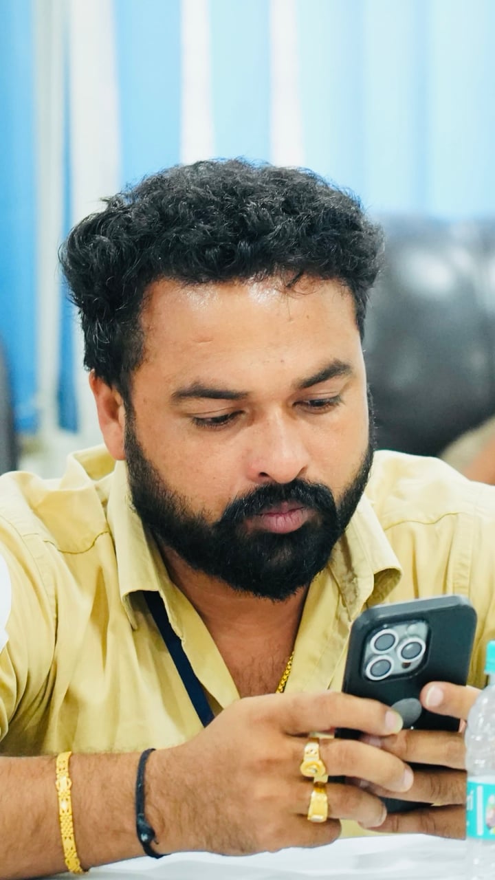 Romeo Venkat, Male Character, Hyderabad