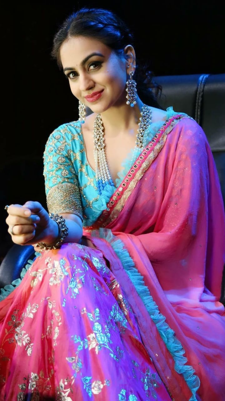 Aksha Pardasany, Supporting Artist, Mumbai