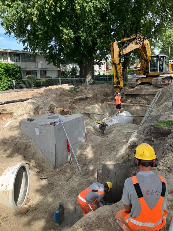Avitec legt rioolbuizen in straat