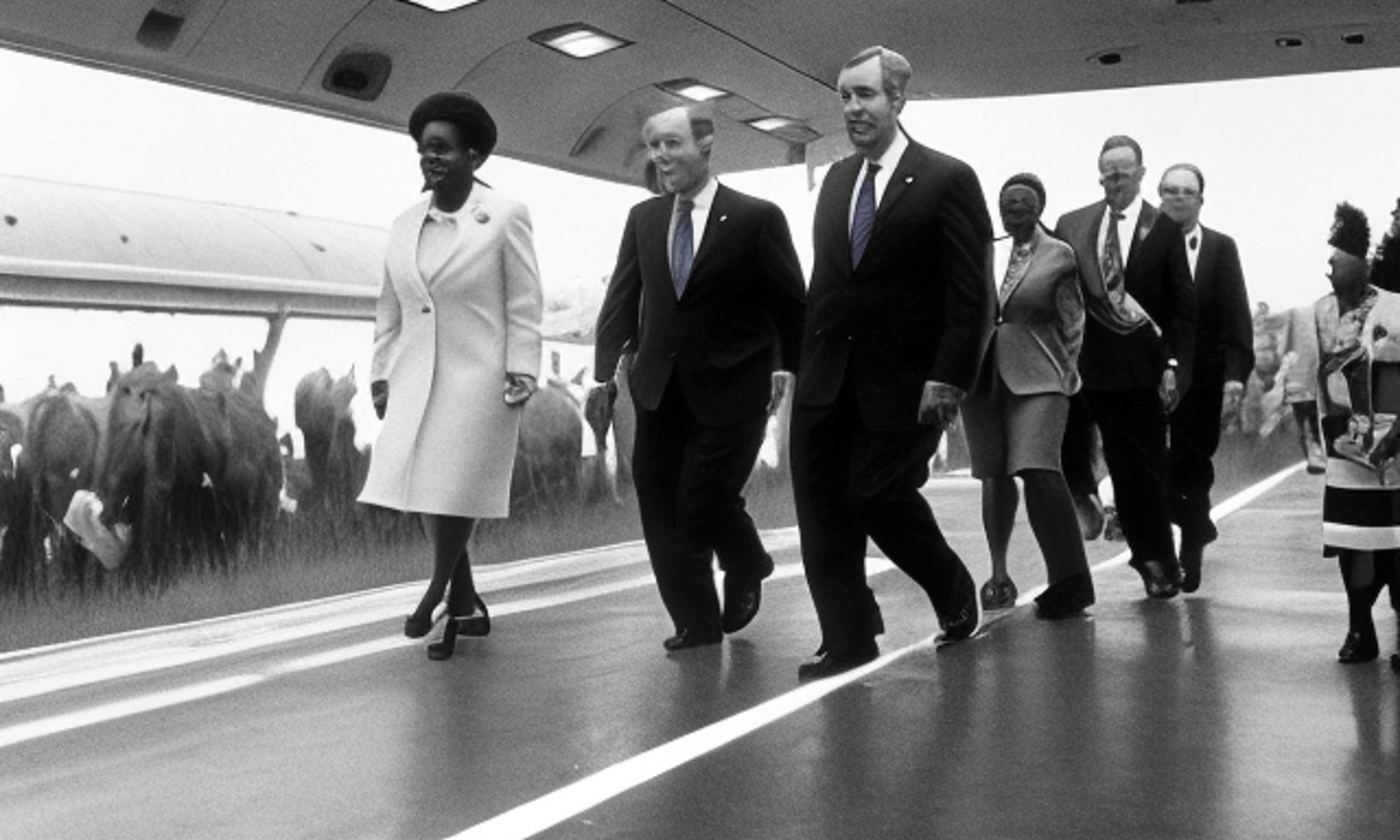 Texas Gov. Greg Abbott Responds to Chicago Mayor's Request on Busing Immigrants