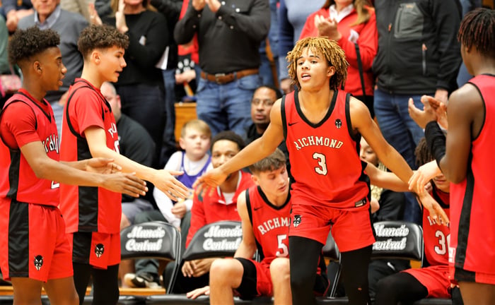 Image for Richmond boys basketball vs Pendleton Heights sectionals