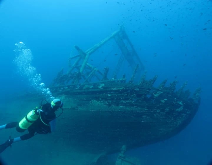 The Titanic Shipwreck, Unveiling a Time Capsule of History.