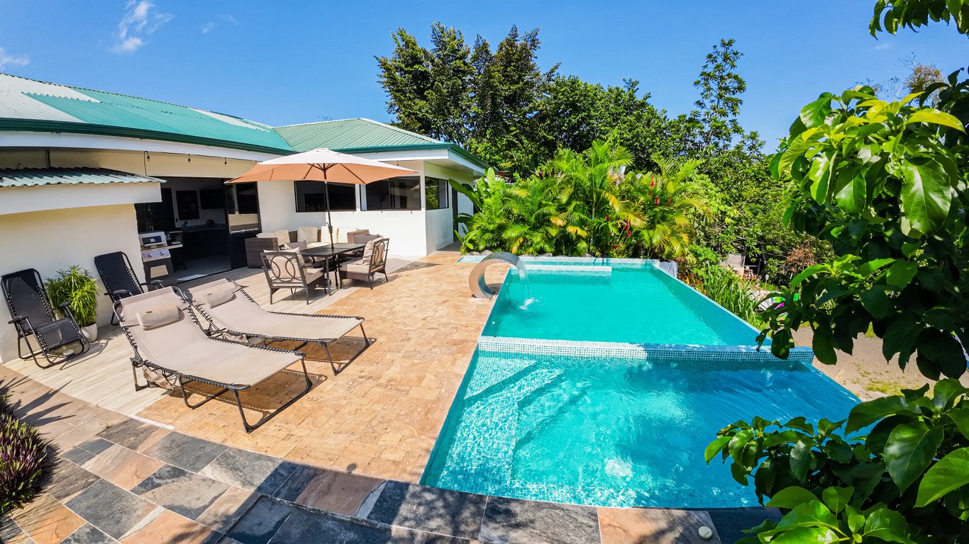 Volcano-View Lots: What Adds Real Value