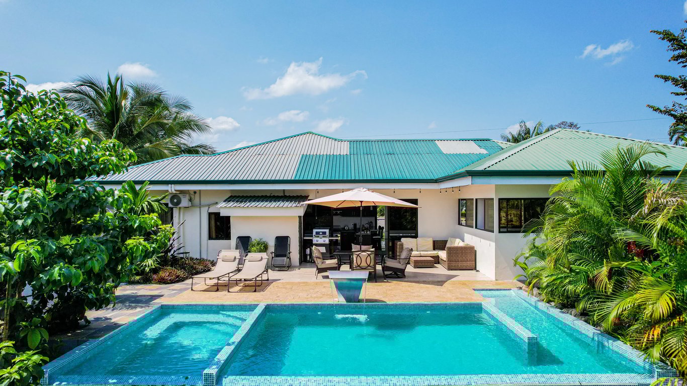 Luxury Family Home with Pool and Jacuzzi – Chachagua, La Fortuna