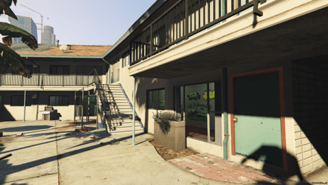 FIVEM Davis Gang Hideout | Multi-Level Apartment MLO | Interior & Exterior | Workshop & Armory | Custom Graffiti | Add-On | Optimized | Fivem Ready | High Quality — image 3