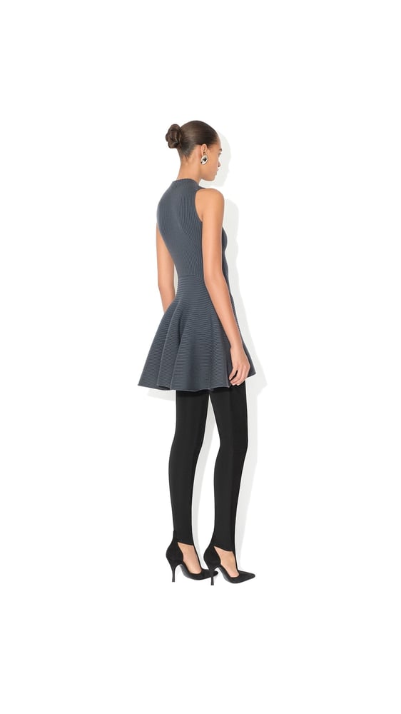 ROBE ÉVASÉE EN MAILLE CÔTELÉE