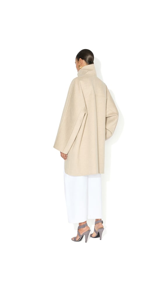 MANTEAU ASYMETRIQUE EN CACHEMIRE