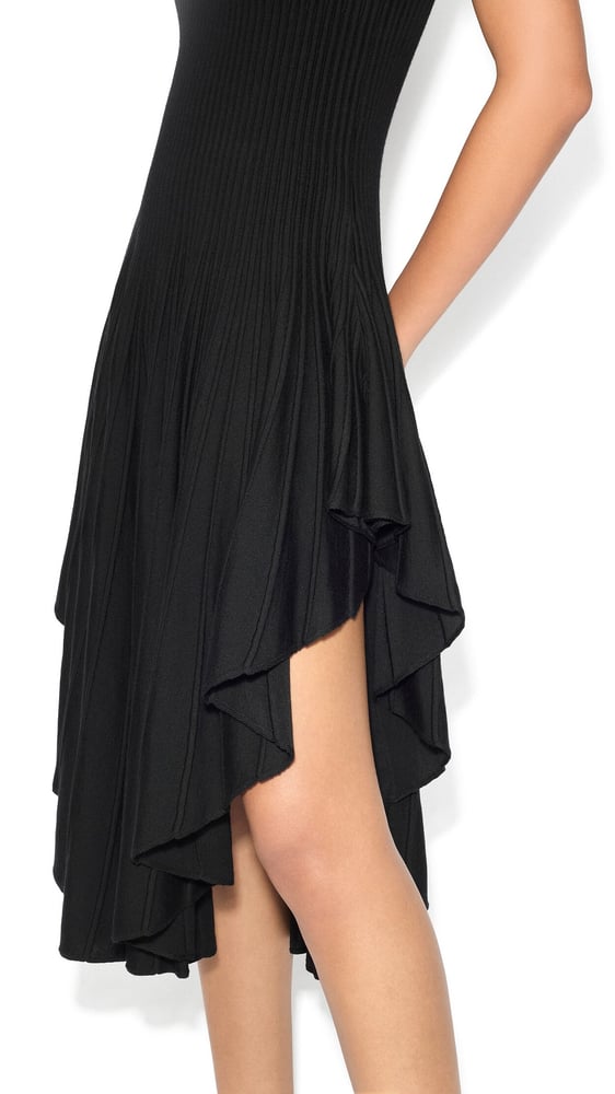 ROBE POINTE EN MAILLE SCULPTANTE