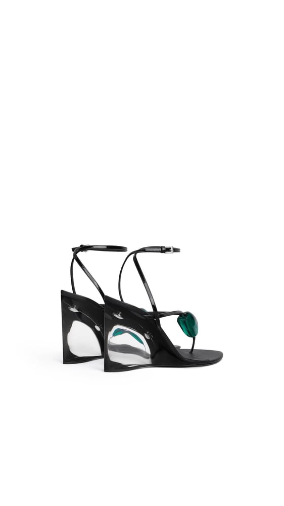 SANDALES INVISIBLE À BIJOU ET CUIR VERNI