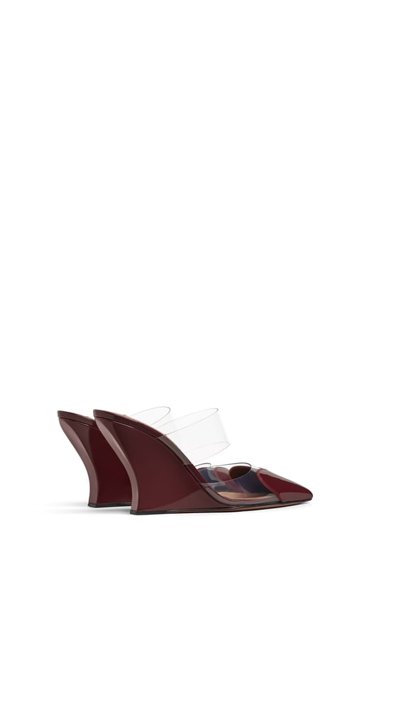 MULES COMPENSÉES LE CŒUR EN CUIR VERNI
