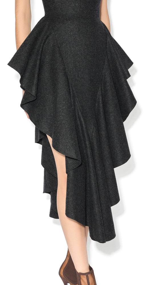 ROBE TRIANGLE EN LAINE FEUTRÉE