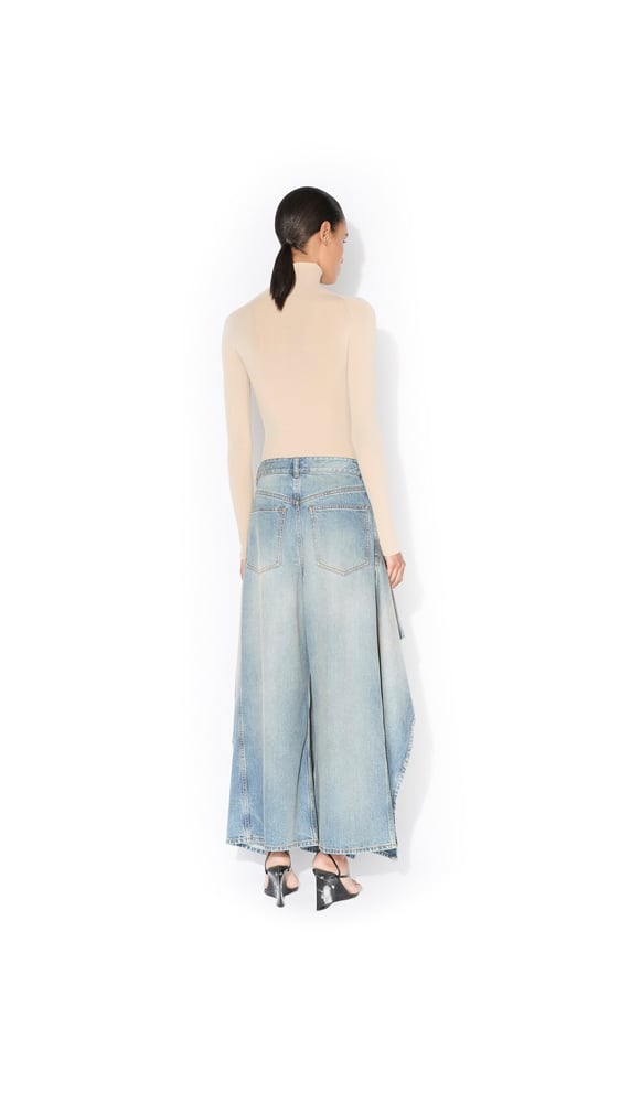 JEAN À VOLANTS EN DENIM DÉLAVÉ