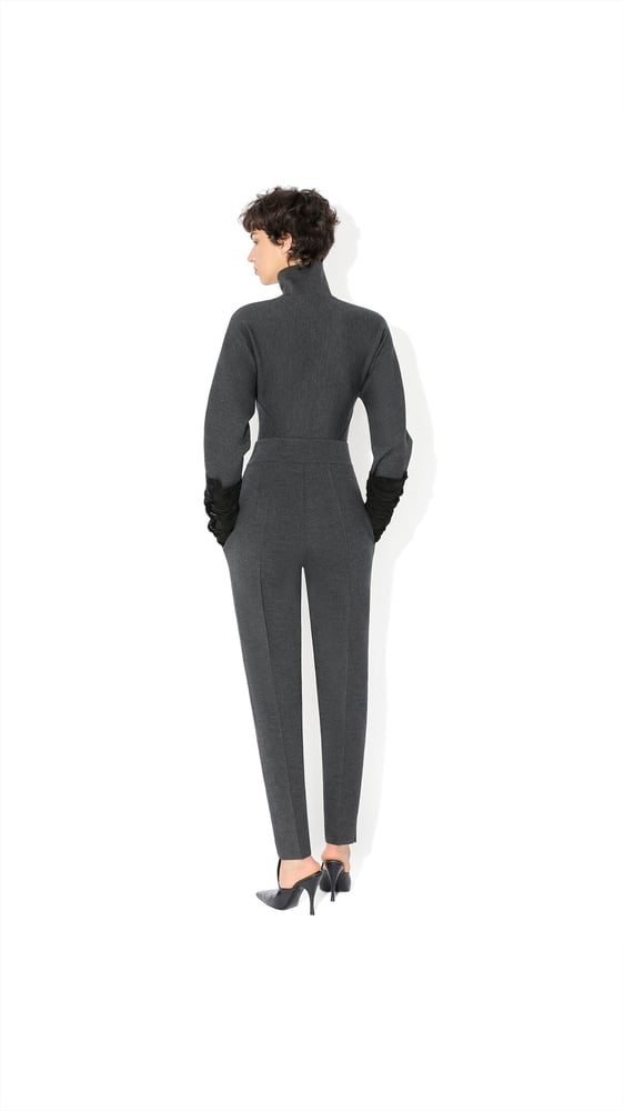 PULL CINTRÉ EN MAILLE DE LAINE