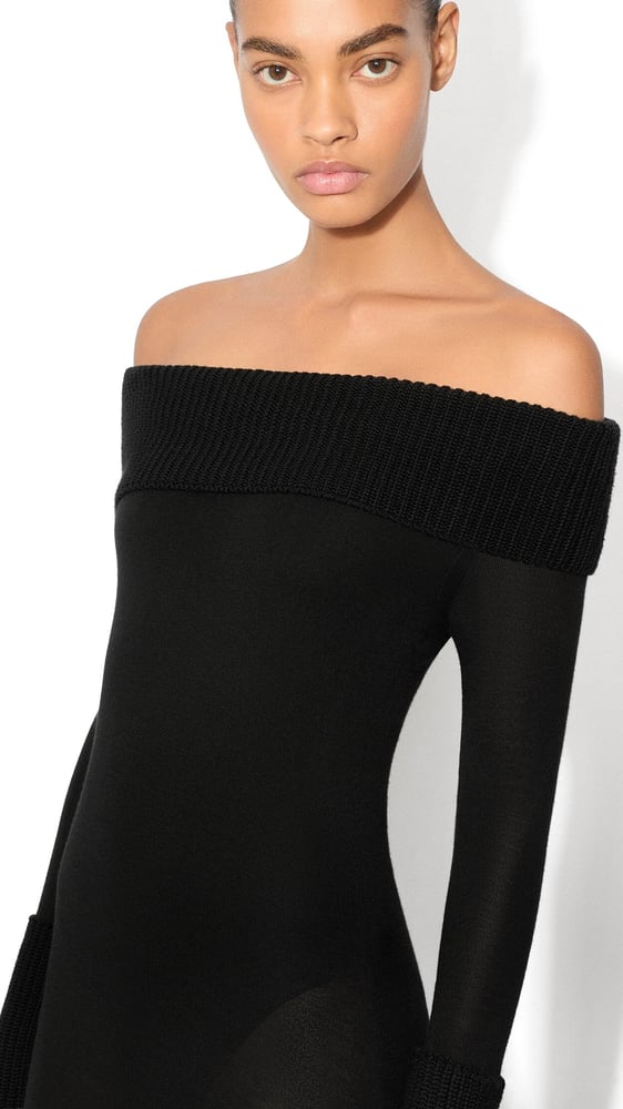 ROBE ÉPAULES NUES EN MAILLE MÉRINOS