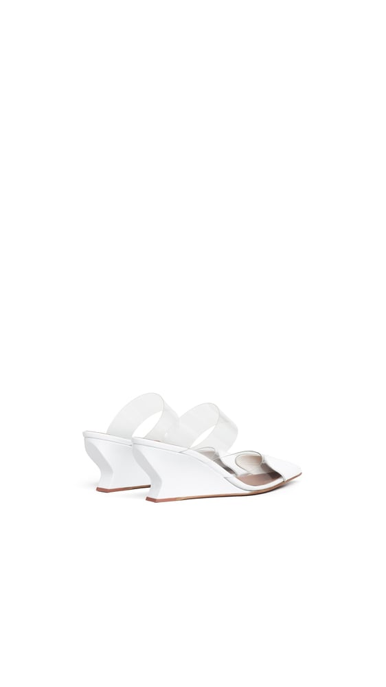 MULES COMPENSÉES LE CŒUR EN CUIR VERNI