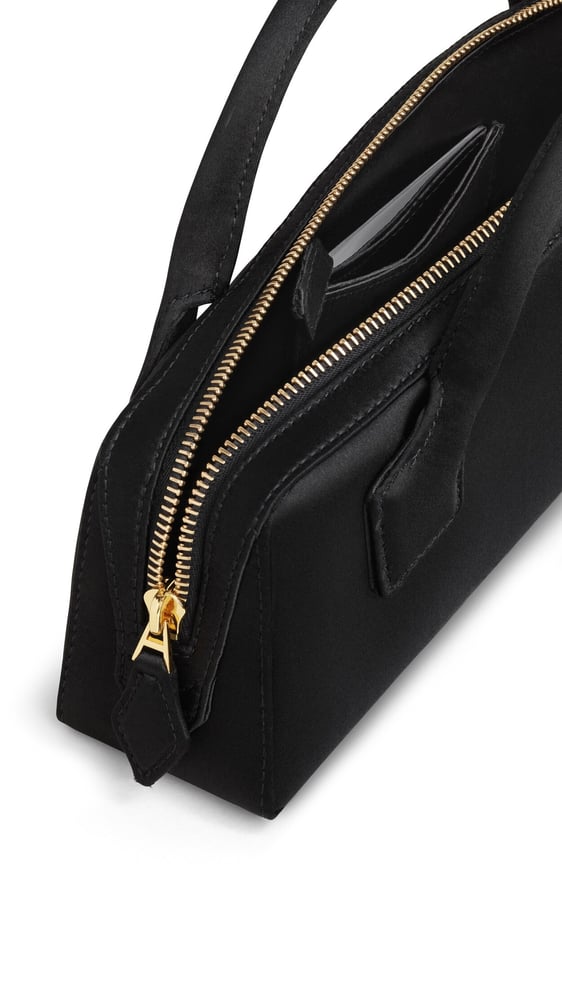 LE TECKEL CLUTCH EN SATIN