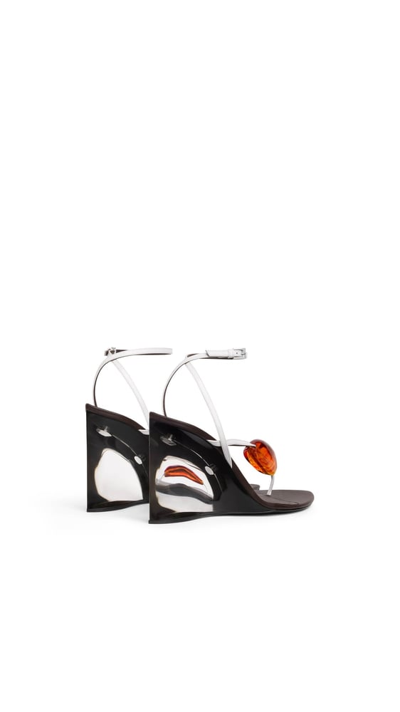 SANDALES INVISIBLE À BIJOU ET CUIR VERNI