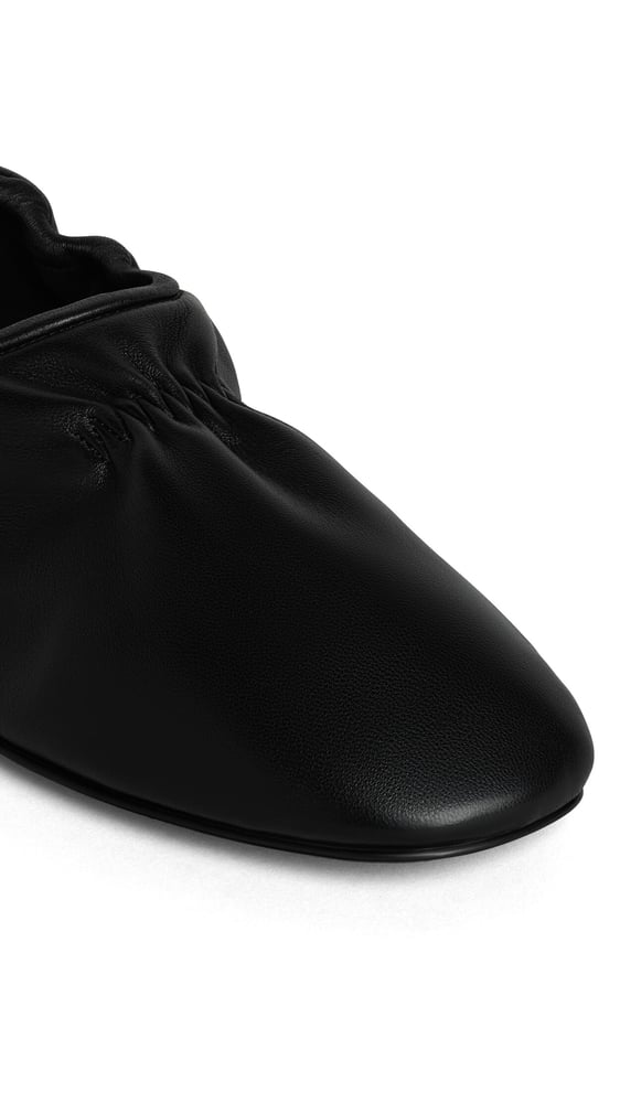 SLIPPERS EN CUIR SOUPLE