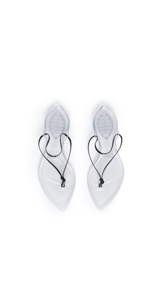 TONG INVISIBLES EN CUIR VERNI