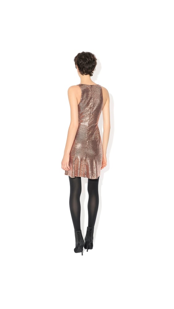 ROBE AJUSTÉE À STUDS