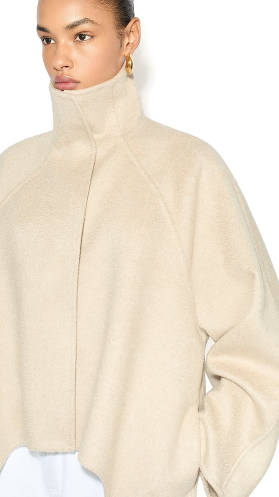 MANTEAU ASYMETRIQUE EN CACHEMIRE