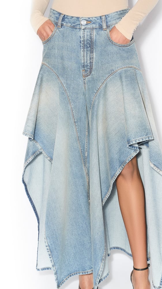 JEAN À VOLANTS EN DENIM DÉLAVÉ