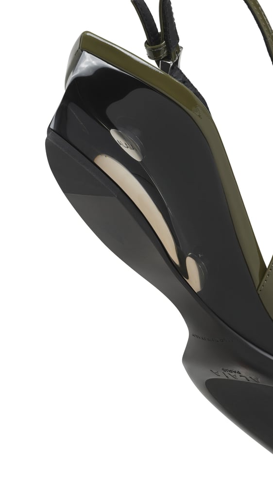 SLINGBACKS À TALON INVISIBLE EN CUIR VERNI