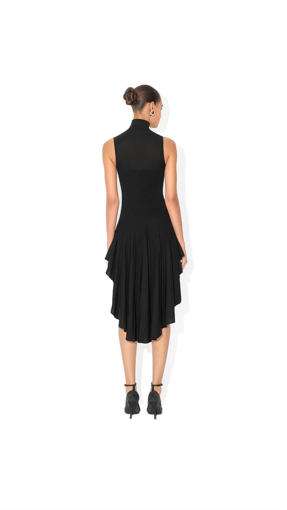 ROBE POINTE EN MAILLE SCULPTANTE