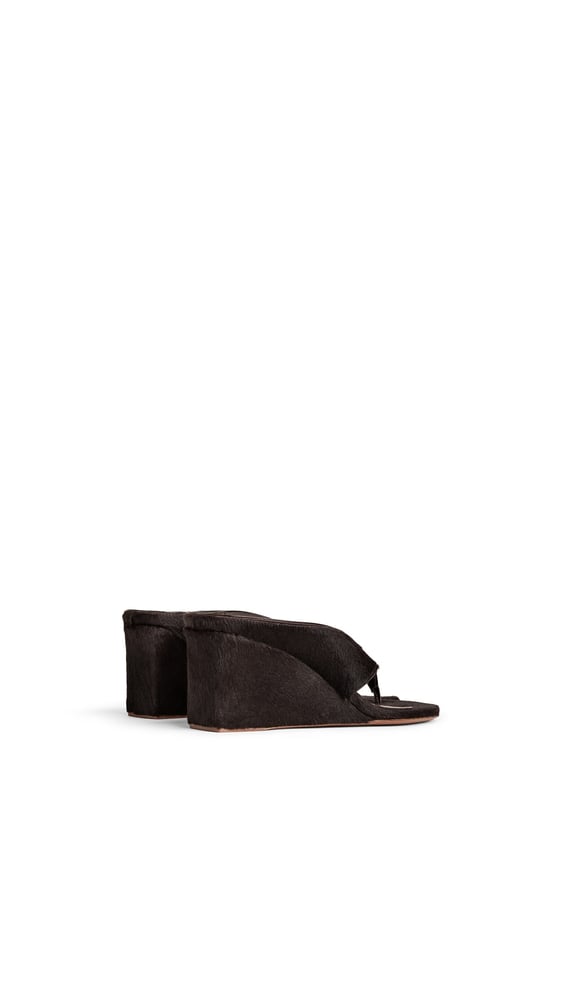 MULES TONG CUBE EN CUIR EFFET PONY