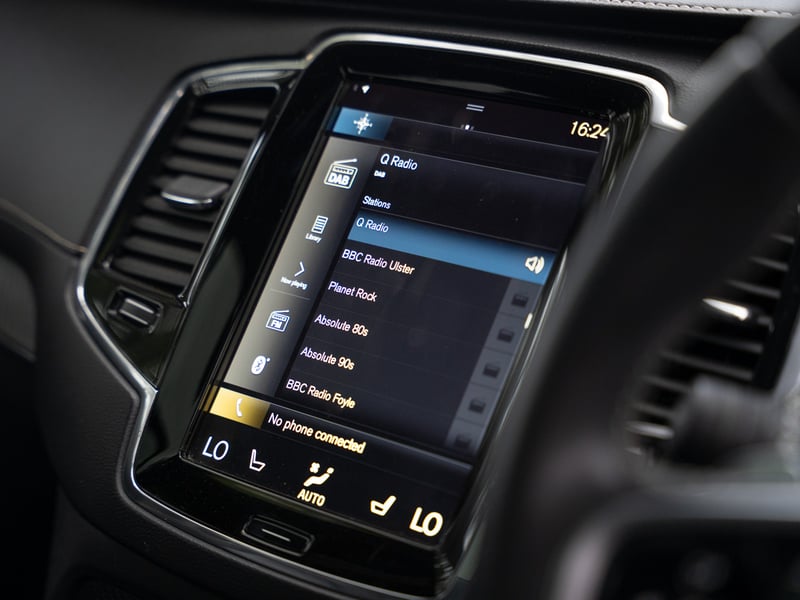 Volvo XC90 B5 R-Design OR £25,000