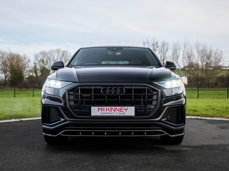 Black Audi Q8 50 TDI Quattro or £30,000