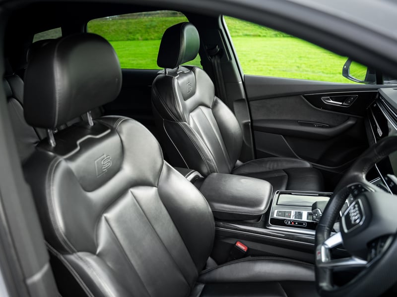 Black Edition Audi Q7 or £25,000