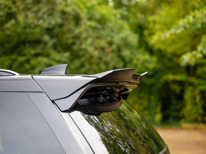2024 Land Rover Discovery or £40,000
