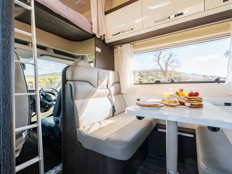 2022 Rollerteam Zefiro 675 + 2 E-Bikes OR £45,000