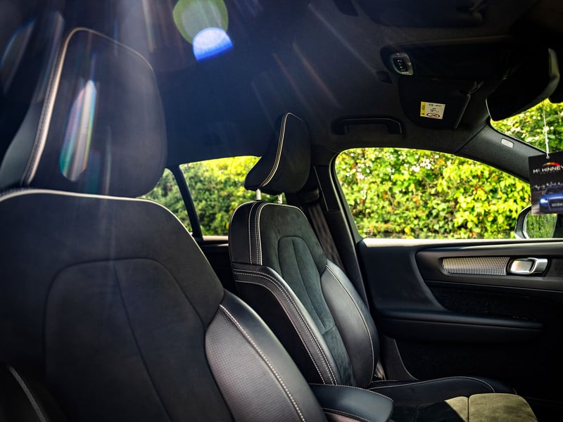 Volvo XC40 D4 R-Design Pro OR £15,000