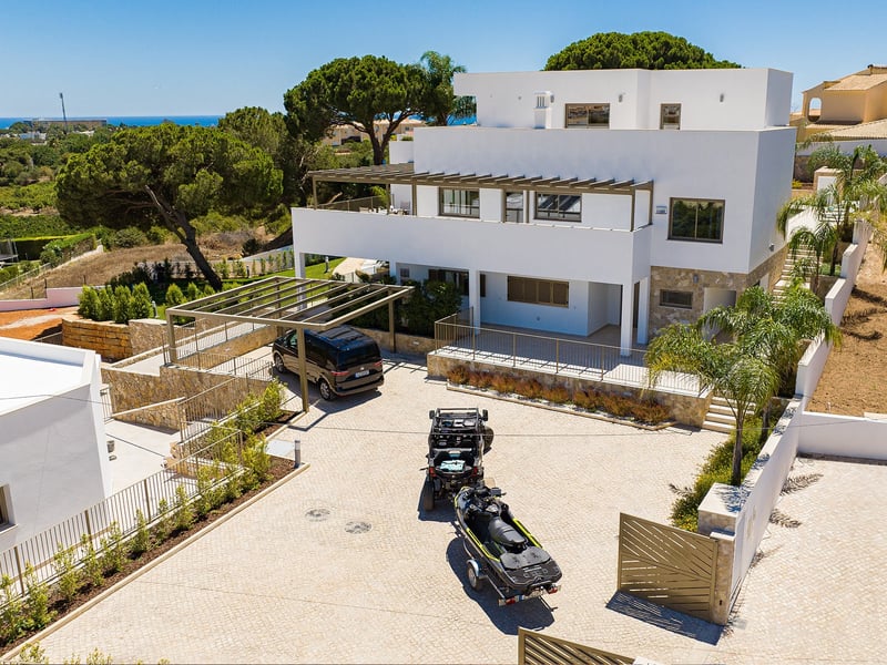 5 Bed Villa in Portugal or 1 Million Quid