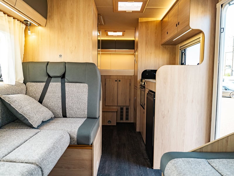 6 Berth Auto-Trail Expedition C73 OR £45,000