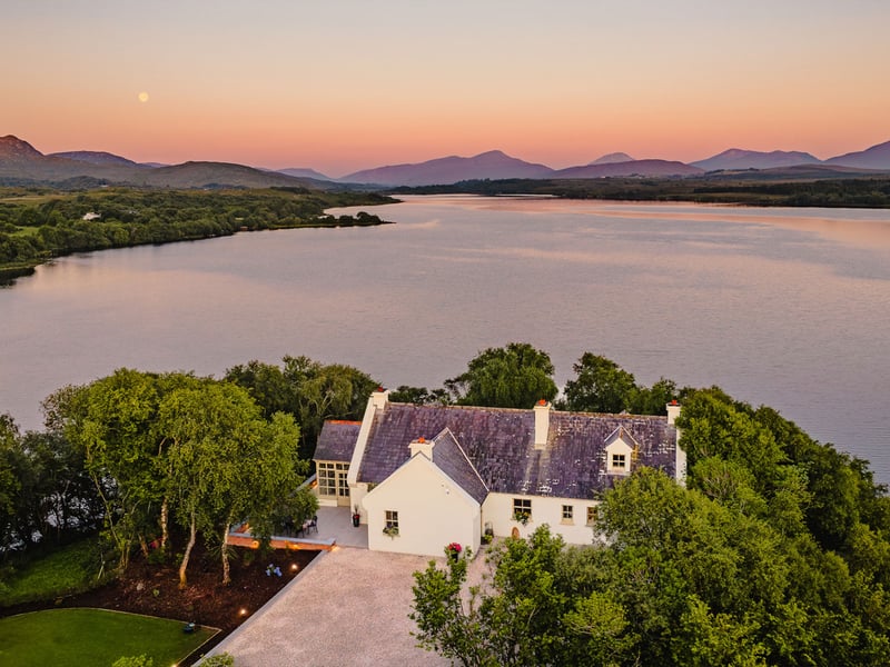 5 Bedroom Lakeside Home in Donegal OR £500,000